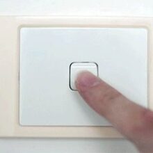 An toàn cho người dùng vì không cần chạm trực tiếp vào công tắc