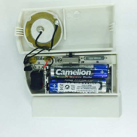 Chi tiết bên trong cảm ứng cửa từ 007D