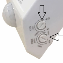 Đui đèn cảm biến có 2 nút chỉnh để cài đặt